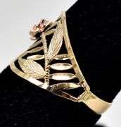 Beautiful 10K Yellow Gold Rose Motif Ring