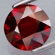 Top Mozambique red 2.34ct Garnet solitaire