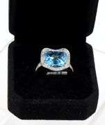 18kt White gold blue topaz and diamond cocktail ring