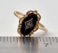 Vintage 10K Yellow Gold Black Onyx Gemstone and Diamond Ring