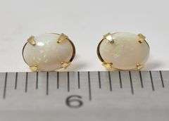 Pretty 14K Yellow Gold Opal gemstone Stud Earrings