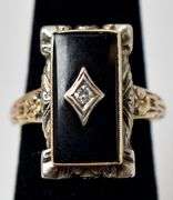 Vintage 10K Yellow Gold Black Onyx Gemstone and Diamond Ring