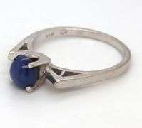 14kt White gold Lindy star sapphire ring