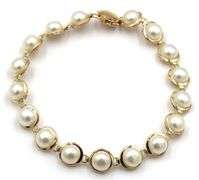 14kt Yellow gold Button pearl bracelet