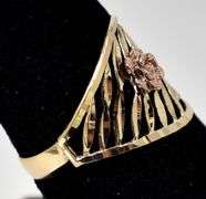 Beautiful 10K Yellow Gold Rose Motif Ring