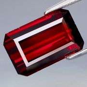 Impressive 5.60ct Mozambique Garnet with VS clarity!