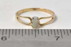 Dazzling 14K Yellow Gold Opal Gemstone Ring