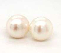 9.5-10mm Button pearl stud earrings in yellow gold