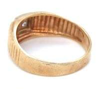 10kt Yellow gold round brilliant cut diamond ring