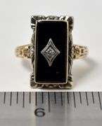 Vintage 10K Yellow Gold Black Onyx Gemstone and Diamond Ring