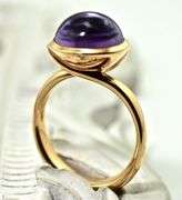 Exquisite Modern 18K Yellow Gold Cabachon Amethyst Ring