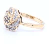 10kt Yellow gold 0.15ctw diamond cluster flower ring