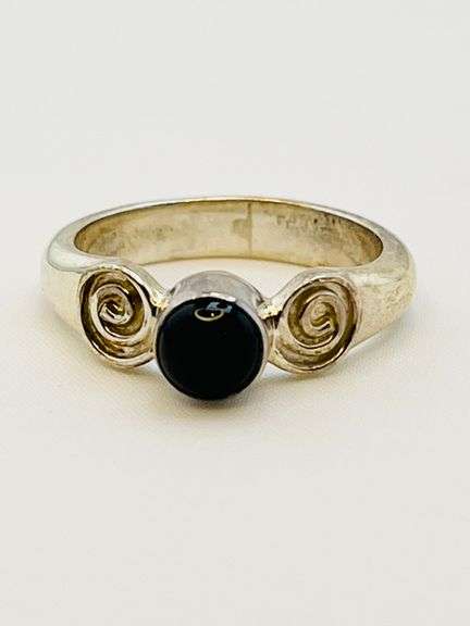 925 Sterling Silver Sajen Black Onyx Central Stone Ring