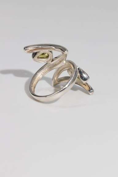 .925 Sterling Silver Peridot Natural Gemstone Ring Size 9