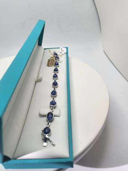 A true statement of elegance of Oval Cabochon Tanzanite Bracelet in Silver – GGA Certified. Set in l