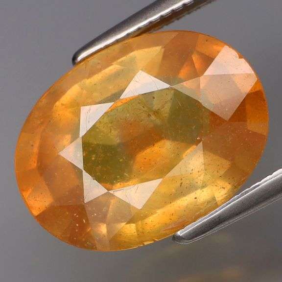 Simply amazing! 5.85ct saffron yellow Sapphire!