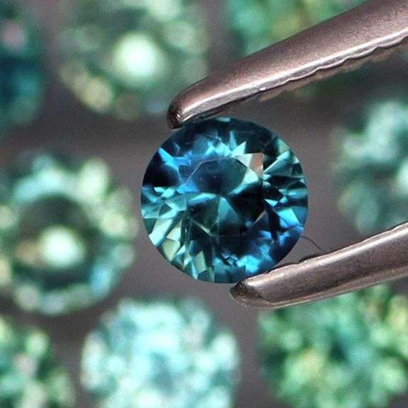 Multi-hue 2ct natural blue green Sapphire set