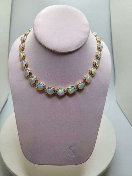 Unbelievable very fine Opal and diamond Necklace in Silver – GGA Certified