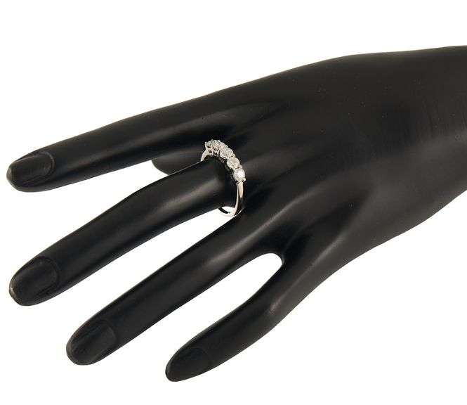 1.00ctw Round Diamond Five Stone Wedding Band Ring in 14K