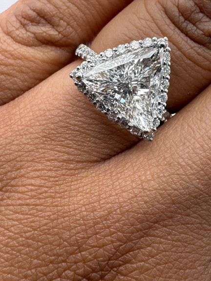 14K White Gold Trillion Cut Diamond Ring of 2.88ct