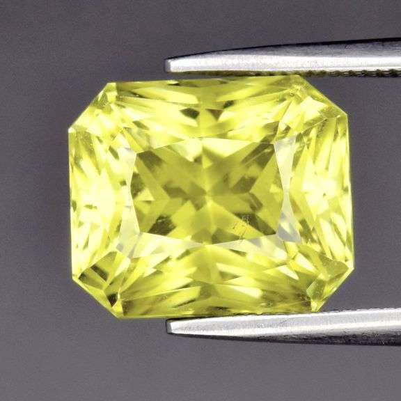 Premium radiant cut! VS grade! 4.30ct lemon Citrine!