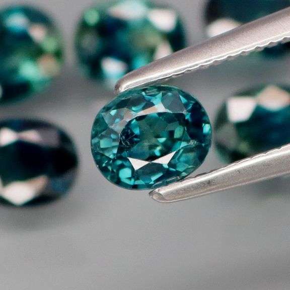 Heated only! 3.14ct blue green Sapphire set from Australia!