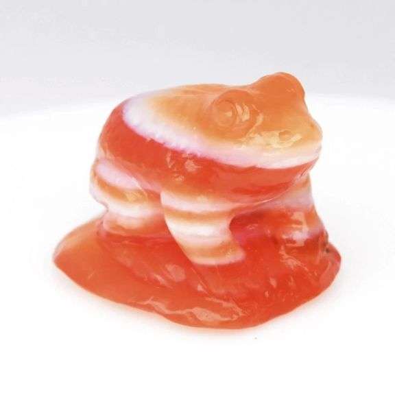 Adorable 34.08ct banded Agate frog carving!