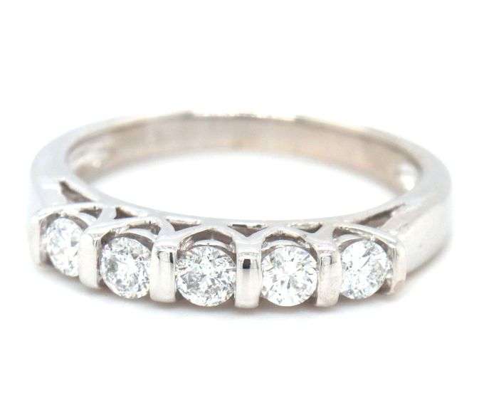 14kt White gold 0.35ctw 5 stone diamond band