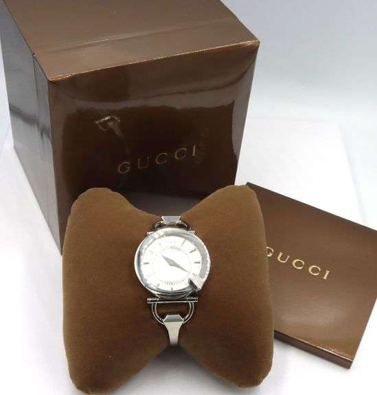 Gucci Chiodo quartz grey dial watch