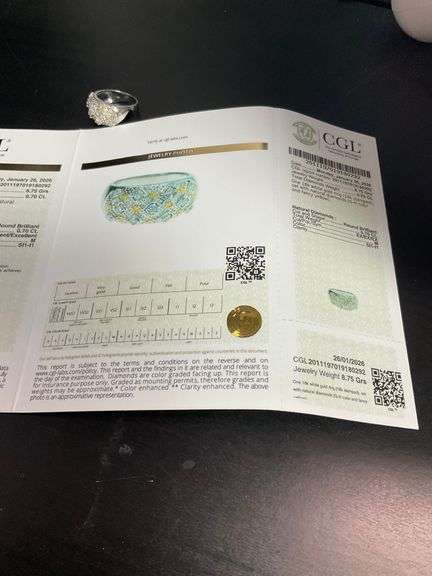 CERTIFIED LADIES 18K WHITE GOLD AND DIAMOND BAND. / RING