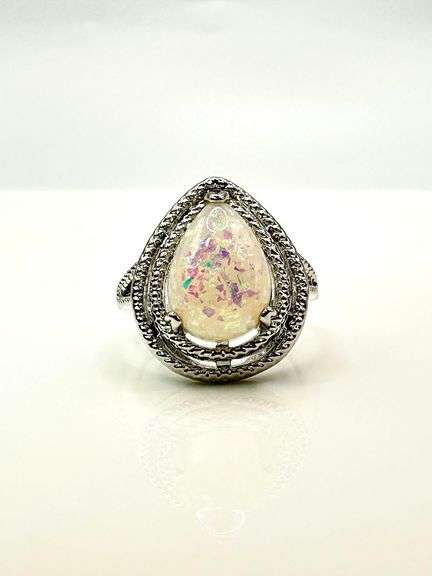 4.5 Ct Simulated Color Play Welo Opal Ring