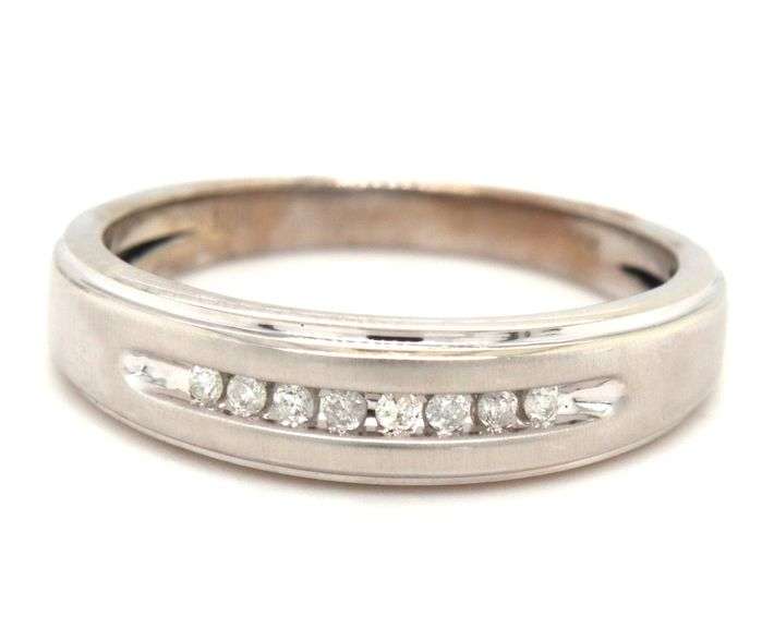 10kt White gold diamond gent's band