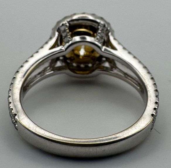 18K Two-Tone Gold Round Brilliant Cut Diamond Ring Of 2.7 Ct