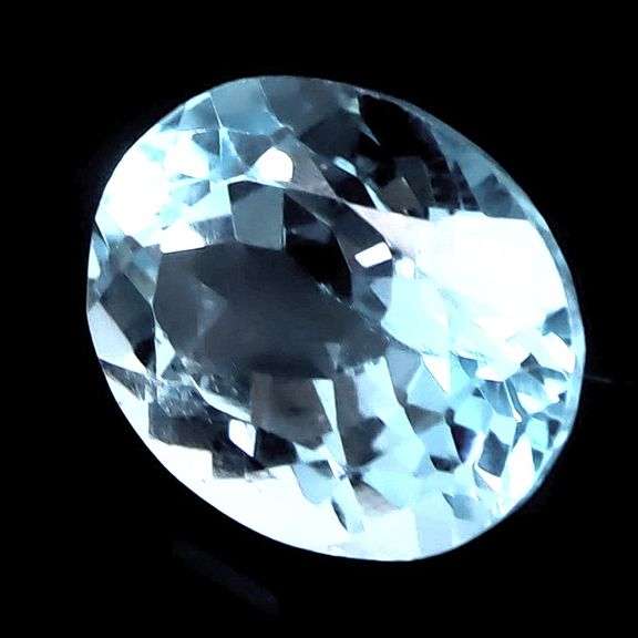 Brilliant 6.50ct oval cut sky blue Topaz