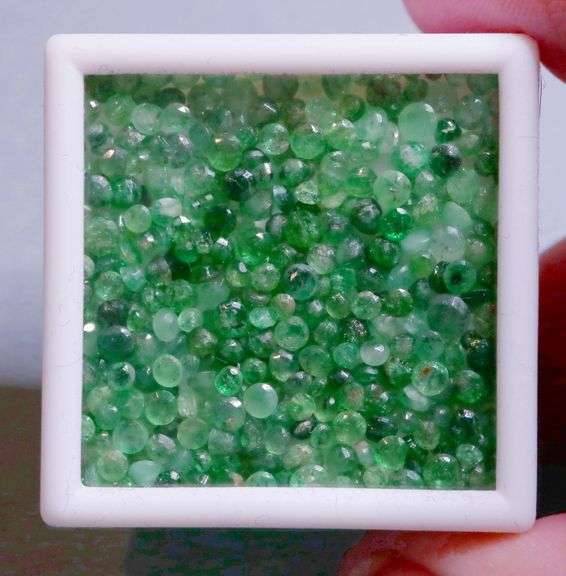 You get a beautiful mix of greens in this 21.33ct Emerald set!