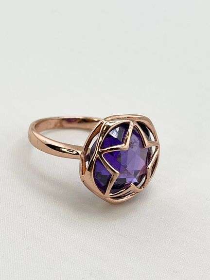 925 Sterling Silver Faceted Amethyst Held within A Distinctive Star Shape Ring