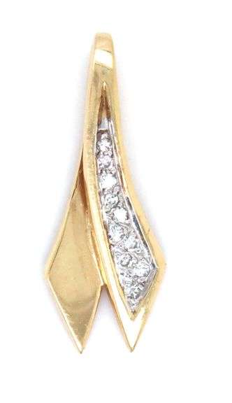 14kt Yellow gold diamond pendant