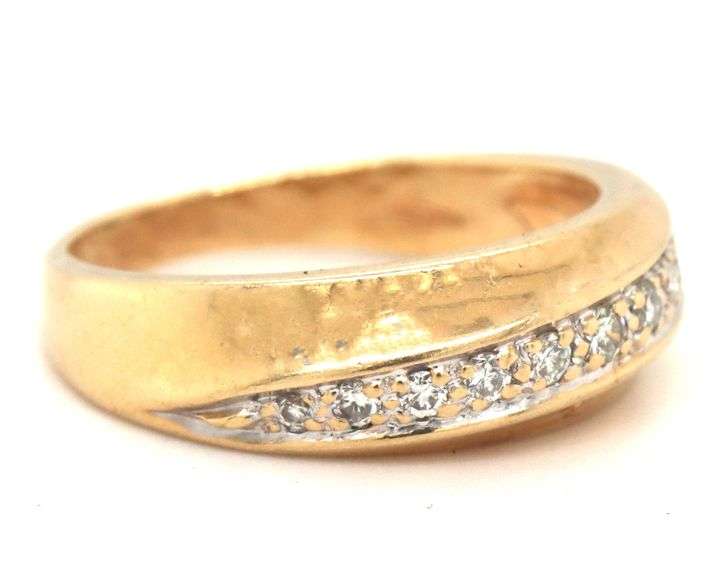14kt Yellow gold diamond band