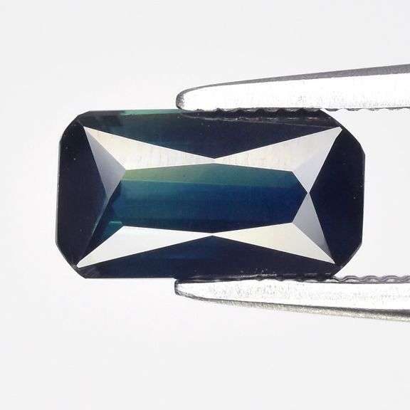 Elegant and understated VS grade 1.01ct deep blue Australian Sapphire