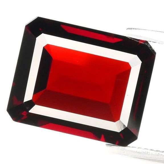 Outstanding 5.39ct VS amber red Namibian Garnet!