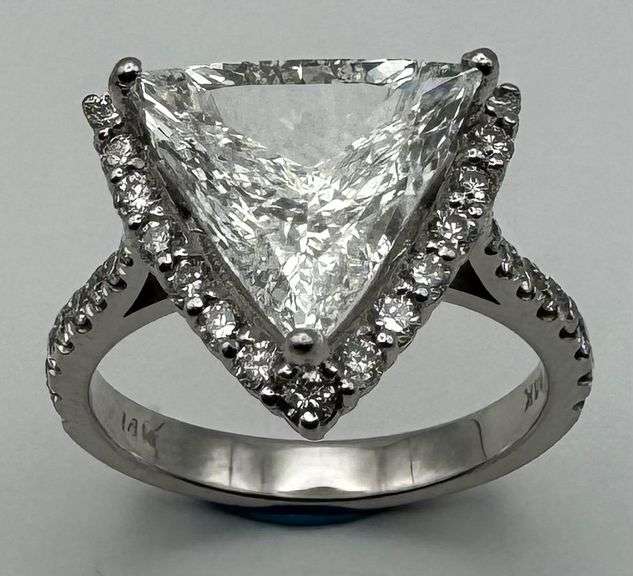 14K White Gold Trillion Cut Diamond Ring of 2.88ct