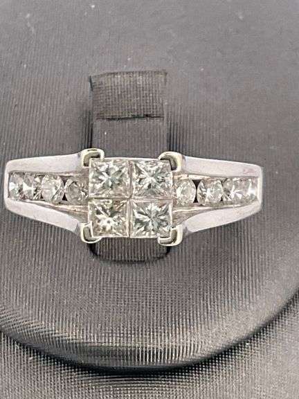 CERTIFIED LADIES 14K WHITE GOLD AND DIAMOND RING