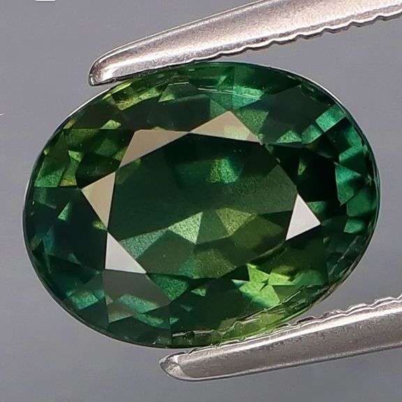 Heated only! VS clarity! Collectors 2.15ct hunter green Sapphire!
