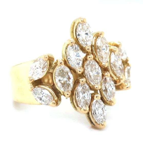 18kt Yellow gold 2ctw marquise diamond cluster ring