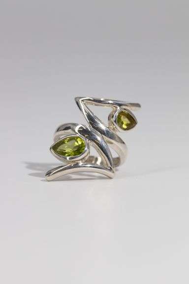 .925 Sterling Silver Peridot Natural Gemstone Ring Size 9