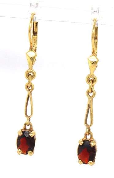 8kt Yellow gold Garnet dangle earrings