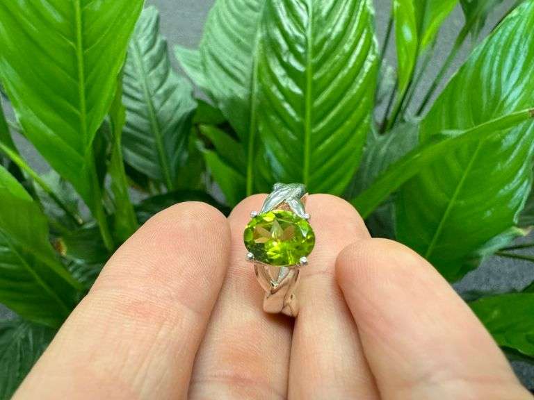 Sterling Silver 925 Natural Gemstone Peridot Ring Size 9