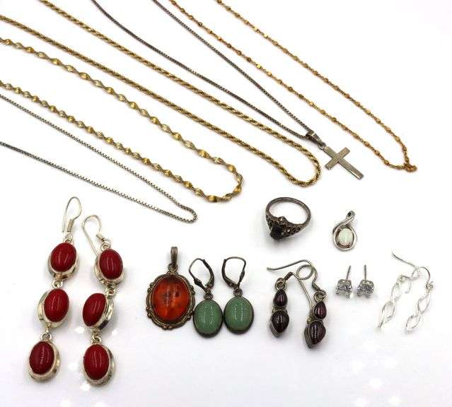 Group lot of Vintage 925 sterling silver jewelry