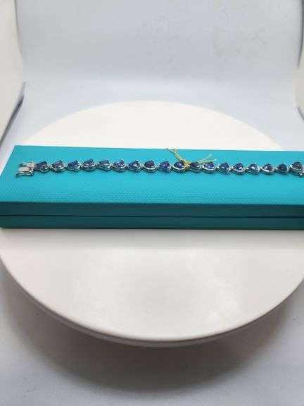 A true statement of elegance of Tanzanite Bracelet in Silver – GGA Certified. Set in lustrous silver