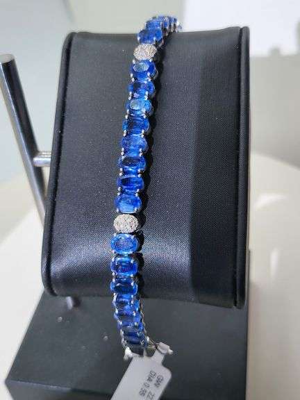 Very fine quality Gorgeous Kyanite Bracelet with Diamond Accents